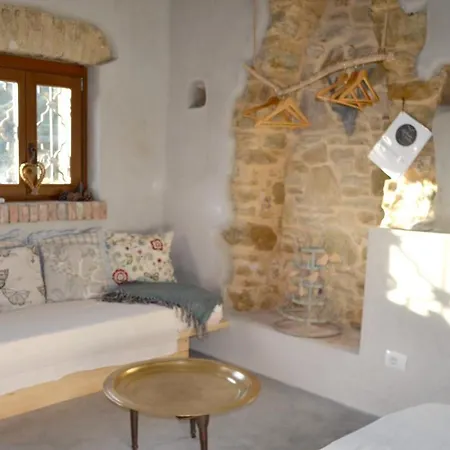 3 Bedrooms House With Sea View Furnished Garden And Wifi At 別荘